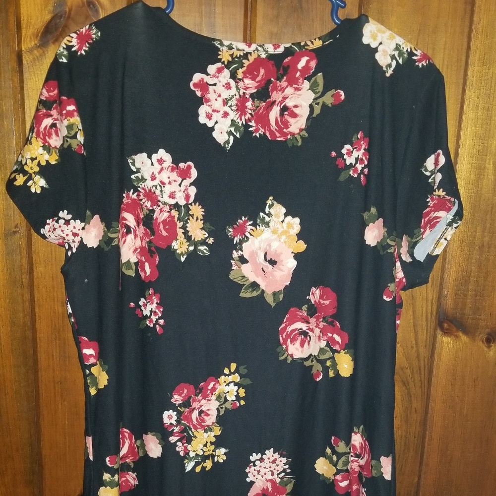 Plus size top - Picture 3 of 4